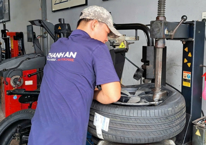 ận cảnh lốp Michelin E-Primacy 225/55R18 Thái Lan, phù hợp nhiều dòng SUV/CUV.